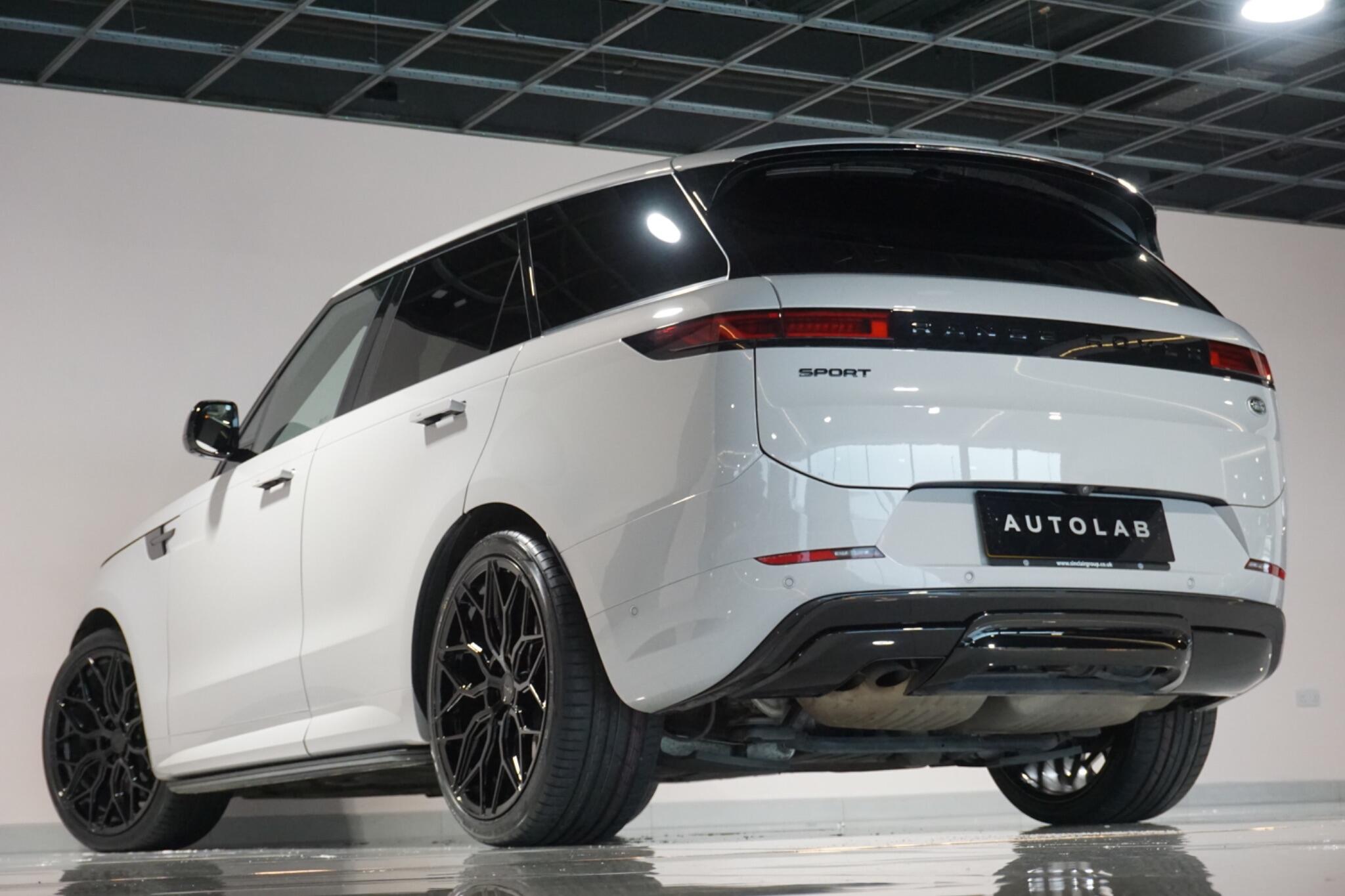 Land Rover Range Rover Sport 3.0 D300 MHEV Dynamic SE SUV 5dr Diesel Auto 4WD Euro 6 (s/s) (300 ps)